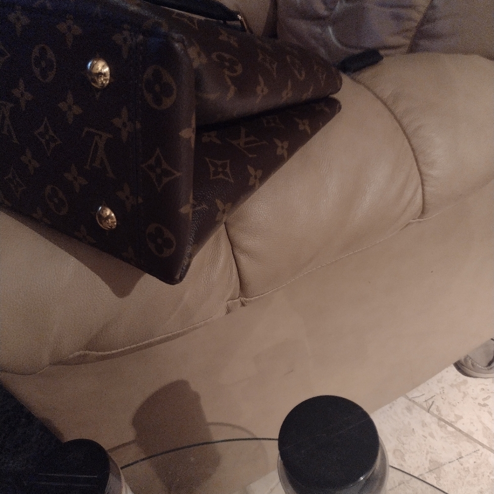 Authentic RARE & Retired Louis Vuitton Noir Flower Shoulder Bag🖤🤎 - Picture 14 of 16
